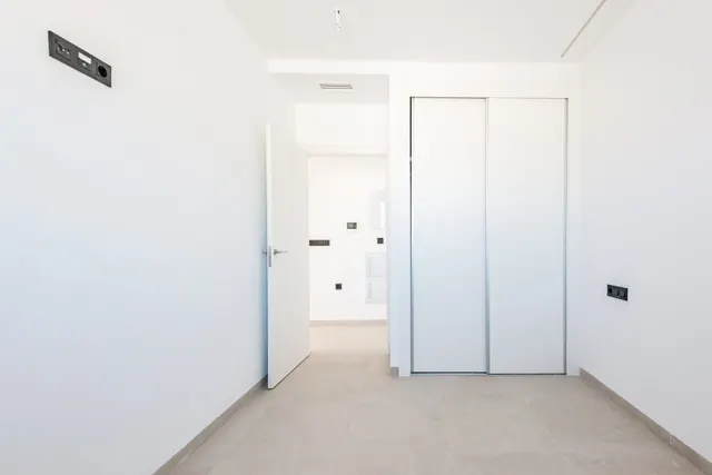 Apartamento de 3 dormitorios en Punta Prima — 13