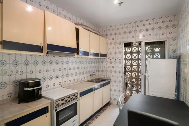 ¡Vivienda de tres dormitorios para reformar en Torrevieja! - foto 4
