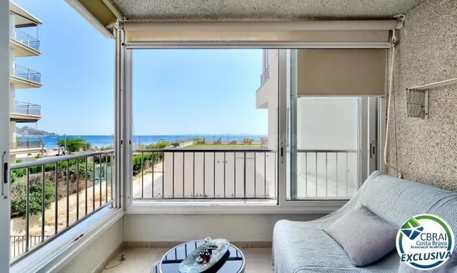 Apartamento en primera línea de mar con vistas en Salatar, R