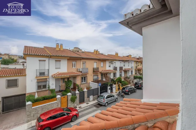 Encantadora Casa Reformada en Ogijares con Vistas y Espacios para Disfrutar — 34
