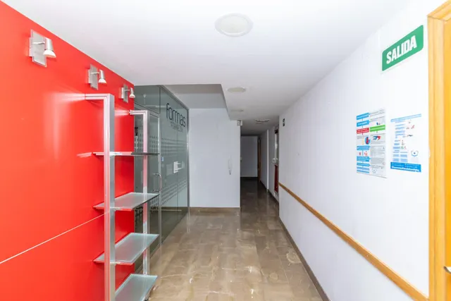 OFICINA DE  ALQUILER EN PLENO CENTRO DE GRANADA. — 16