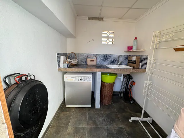 ENCANTADOR CHALET CON PARCELA A ESCASOS METROS DEL MAR — 34