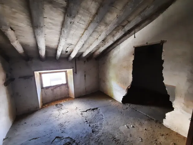 CASA CON PLANTA BAJA, PRIMERA ALTURA Y CAMARAS — 29