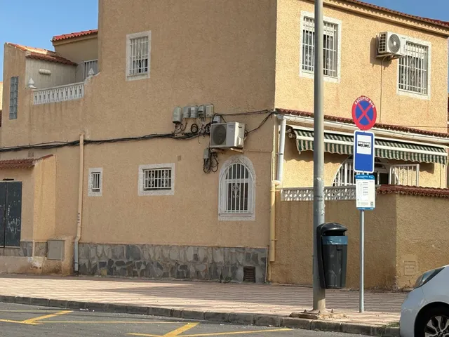Adosado con tres dormitorios en el chaparral y listo para entrar a vivir — 28
