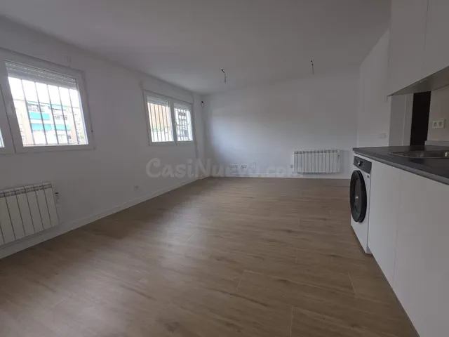 Piso en Venta en Coslada - Valleaguado, Ideal para Entrar a  - foto 2