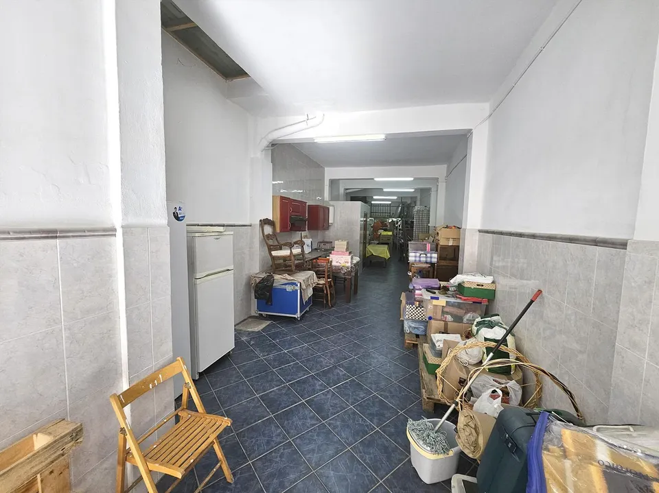 Se vende local en calle tranquila, zona noroeste de Castellón. Local en perfecto estado