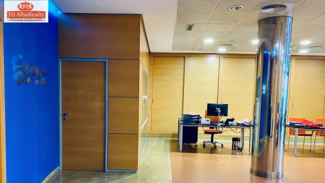 EXCLUSIVO Y LUJOSO LOCAL COMERCIAL CON LOS MEJORES ACABADOS — 6