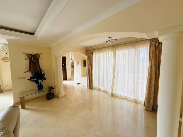 Villa de 5 dormitorios y 5 baños en Casares — 9
