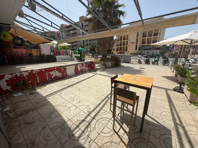 Dos locales comerciales contiguos con terraza en una ubicaci - foto 5
