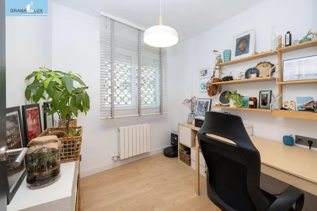 Exclusivo piso con terraza y vistas despejadas en El Serrallo. — 33