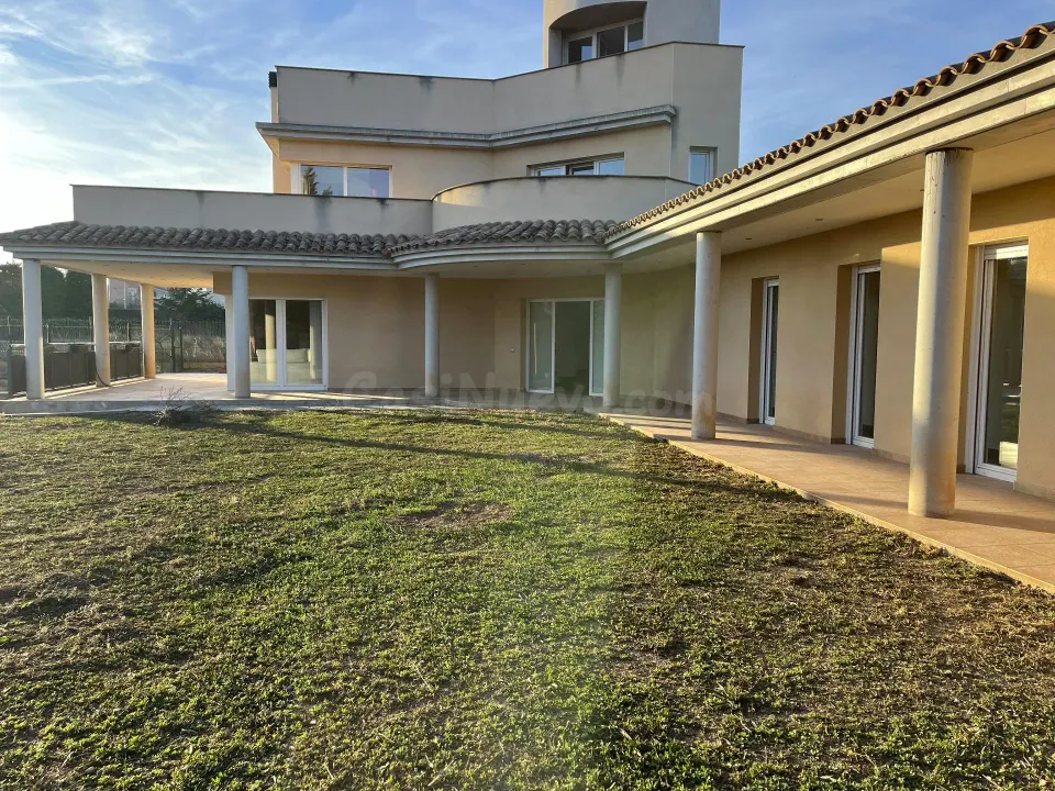 Fantástica torre en venta con jardín en Jorba-Urb. Pla de Torruella (BCN)