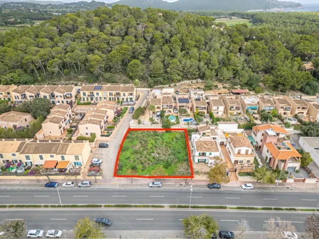 Solar Urbano para construir 6 adosados en Cala Ratjada en Av - foto 2