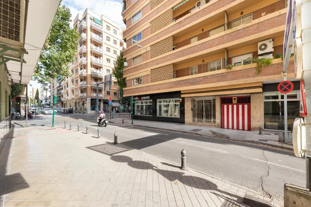 Amplío piso junto a Avda Constitución con cochera — 2