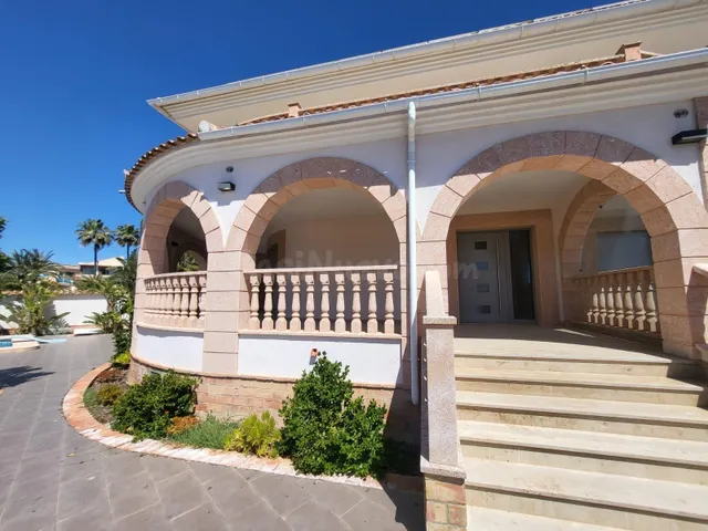 ☀️ Exclusivo Chalet de Estilo Mediterráneo con piscina priva - foto 4