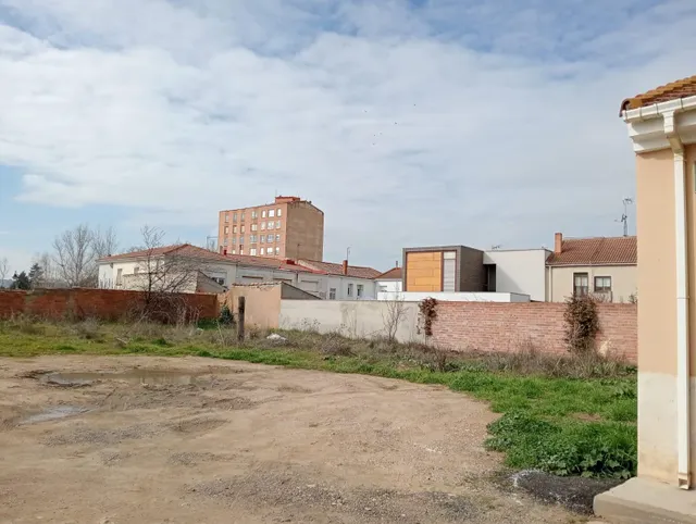 Solar urbanizable de 488m2 en el centro del pueblo — 9