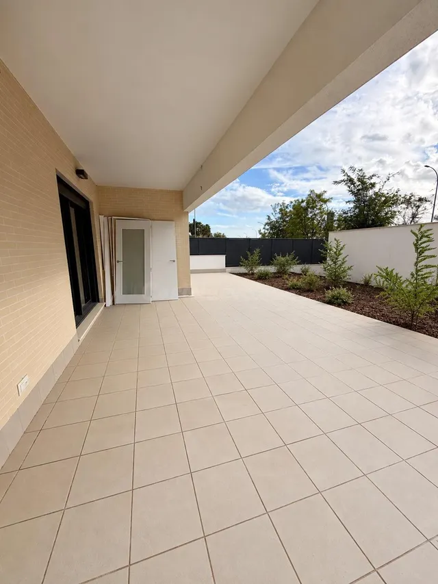 Moderna Planta Baja en Mairena del Aljarafe con Amplio Patio - foto 2