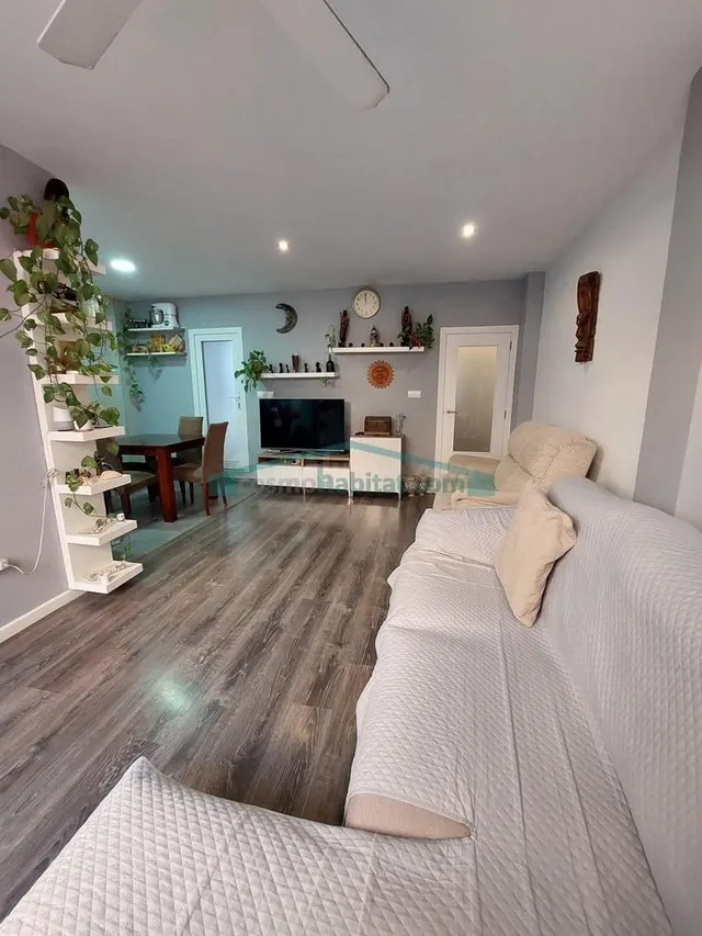 PISO EN VENTA EN VALENCIA – LUMINOSO, REFORMADO Y CON DOS PR - foto 2