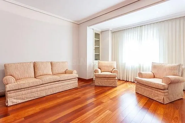 Piso 4 habitaciones 220m² en alquiler - Nuevos Ministerios-R