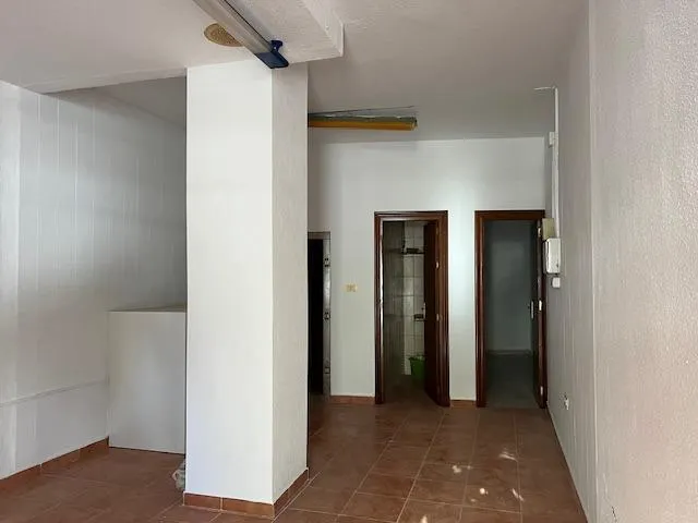 Alquiler de local comercial en el centro , próximo a la plaza circular — 2