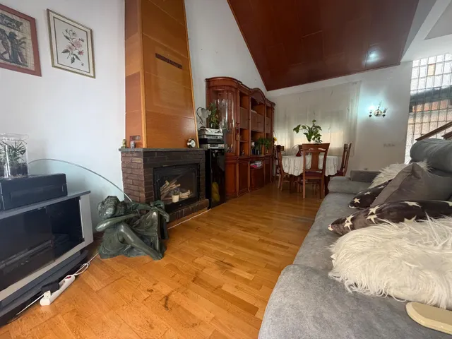 Casa de 5 habitaciones con garaje para 2 coches, terraza y aire acondicionado – lista para entrar a vivir — 10