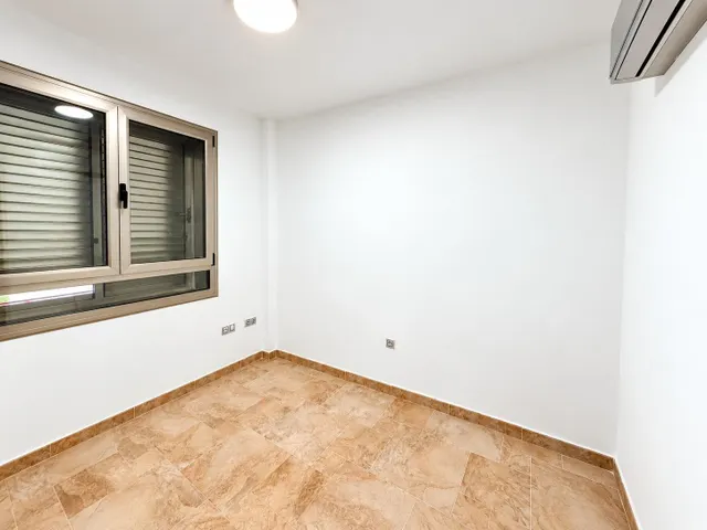 Piso de 2 dormitorios con aire acondicionado a 100 metros de Las Canteras – Zona Puerto — 8