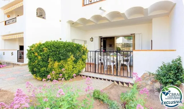 Apartamento con terraza, piscina, parking y licencia turísti - foto 5