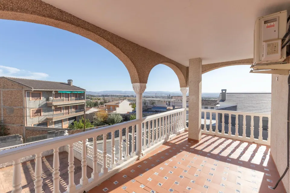 Amplio Triplex en Vega de Granada: Tu Nuevo Hogar Espera por Ti