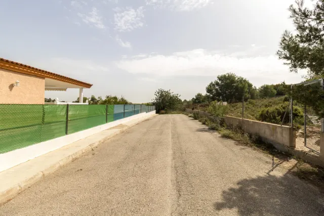 PARCELA ECONÓMICA EN MONSERRAT, EN LA URBANIZACIÓN COLINAS VENTA CABRERA. — 11