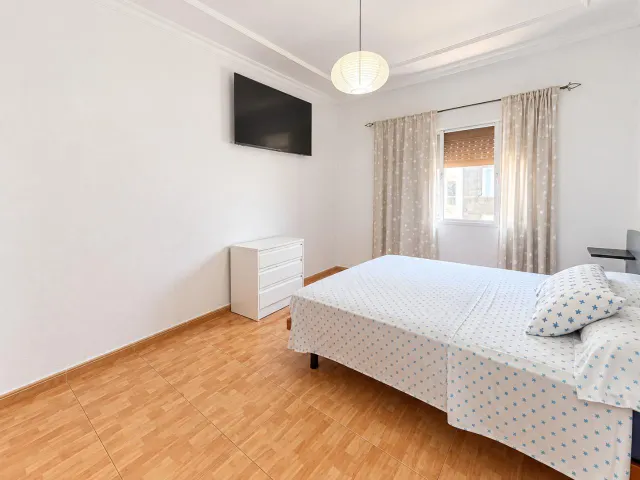 Vivienda de cuatro dormitorios con balcón en Arucas - Santidad — 5