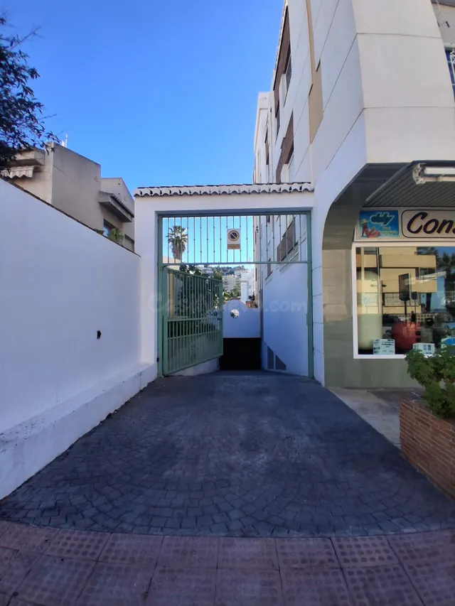 Plaza de garaje en primera línea de playa – Almuñécar - foto 2