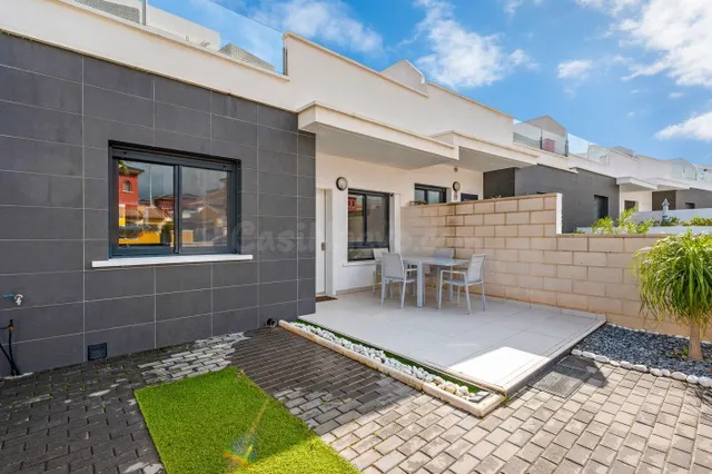 BUNGALOW DE 2 DORMITORIOS 2 BAÑOS EN ORIHUELA COSTA ( ALICAN