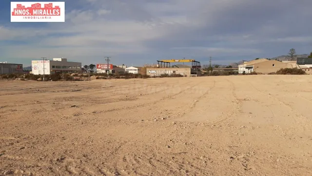 INTERESANTE TERRENO URBANO DE 6100M2 EDIFICABLES Y CERCA DE  - foto 4
