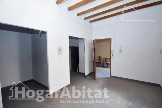 Extraordinaria finca con local comercial y múltiples posibilidades de reconversión a reformar en pleno centro — 19