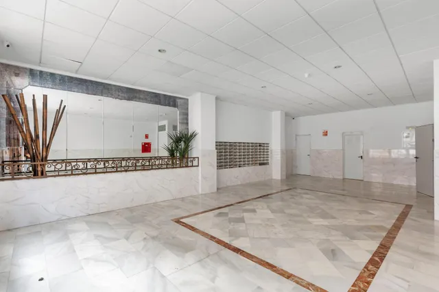 Apartamento de 2 dormitorios con piscina, garaje y trastero cerca del centro de Torrevieja — 25