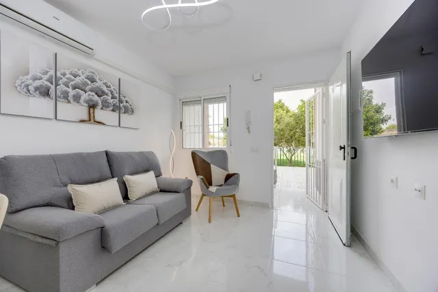 Apartamento moderno en planta baja con piscina — 11