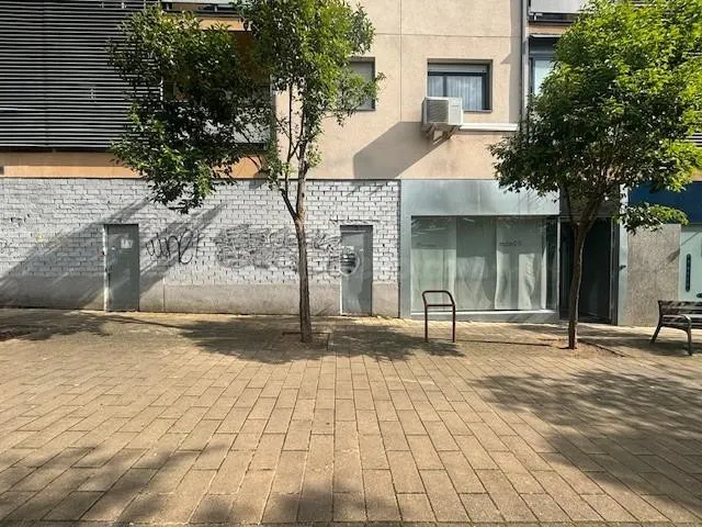 Local comercial en el Poligono — 2