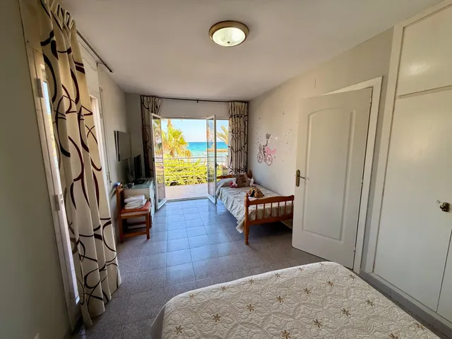 Exclusiva Casa en Primera Línea del Mar — 50