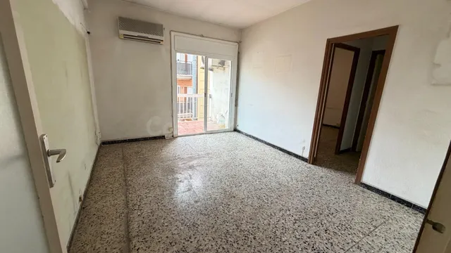PISO EN LES CORTS — 3
