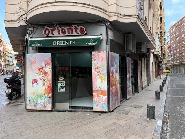 SE VENDE LOCAL TOTALMENTE INSTALADO PARA BAR — 25