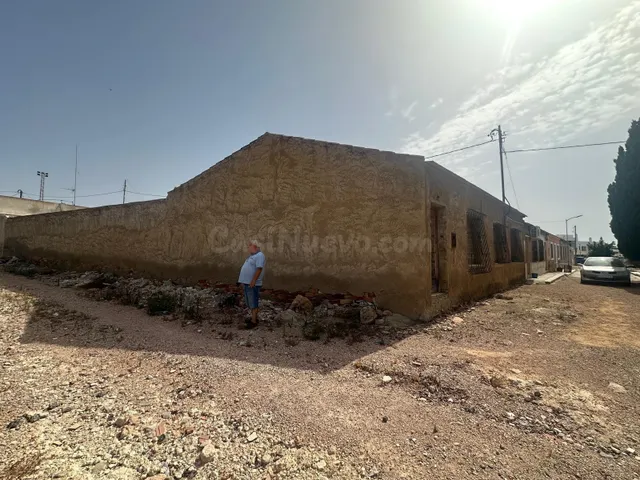 SE VENDE CASA DE 4 DORMITORIOS EN EL BARRIO LOS MIRAS DE MON - foto 3