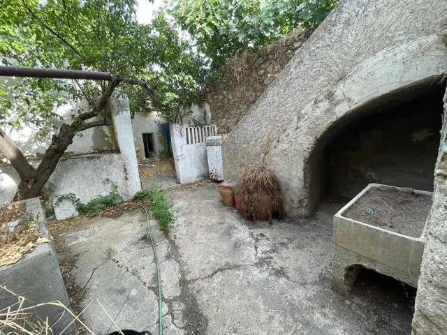 CASA CON PATIO EN TORRE DE SANTA MARIA - foto 3