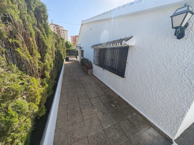 Magnifica villa situado en Fuengirola, en la zona Sohail. — 33