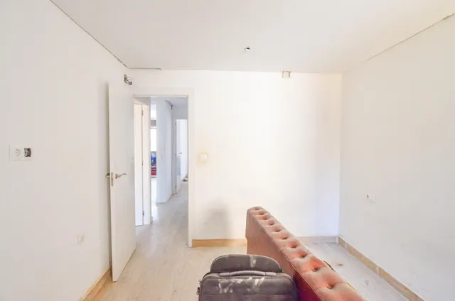 Urbis te ofrece un piso y estudio en venta en zona Salas Bajas, Salamanca. — 22