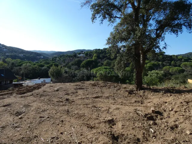 CALONGE, Urb. Mas Pere, parcela de 770 m2. con vistas a mont - foto 4