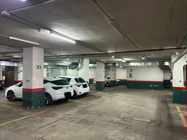 Plaza de garaje en venta en Diego de León - foto 2