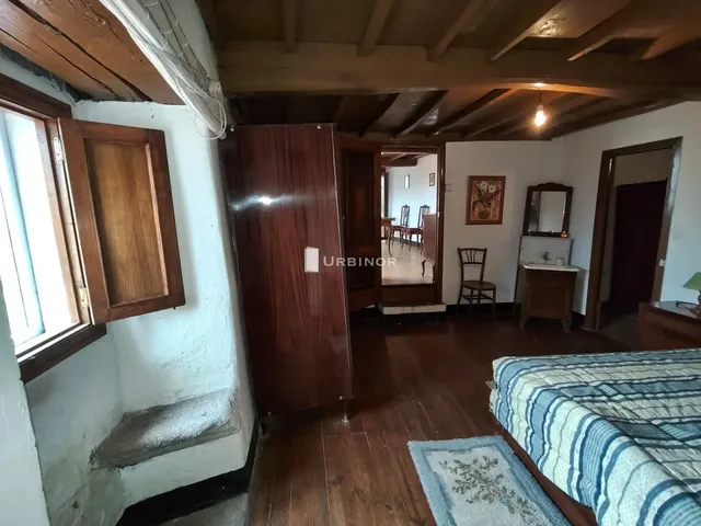 CASA de piedra, con patio cerrado. A 1 km. AYTO. ESGOS — 12