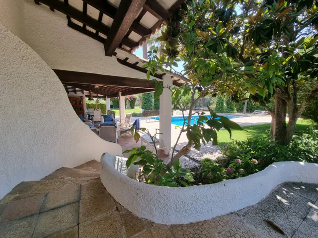 Maravillosa casa con jardín mas casa invitados — 35