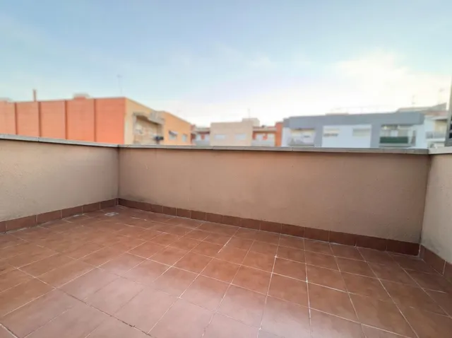 ¡Fantástica casa de tres plantas en el centro del pueblo! — 11