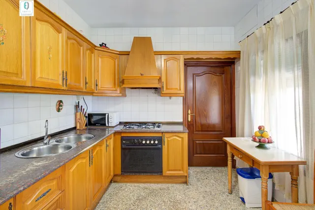 CASA CON TERRENO EN PLENO CENTRO DE ALBOLOTE — 9