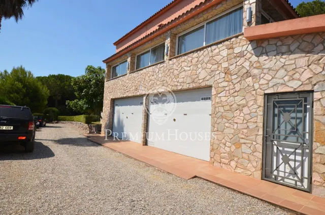 Casa en venta con gran parcela frente al mar en Canet de Mar — 33